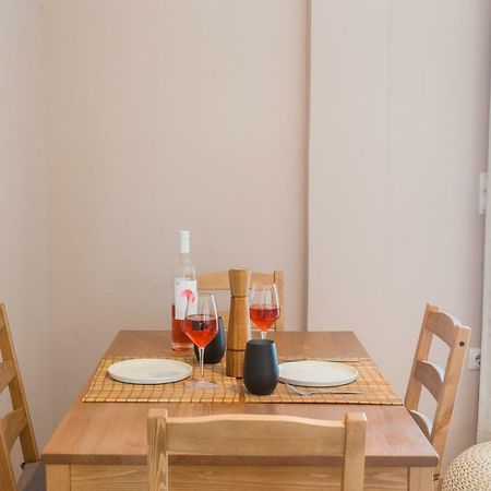 100M2 Luxury Apartment In The Heart Of Athens - Living Stone Emerald Bagian luar foto