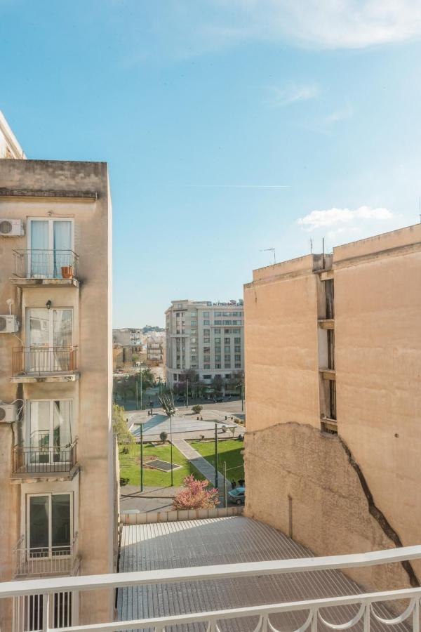 100M2 Luxury Apartment In The Heart Of Athens - Living Stone Emerald Bagian luar foto
