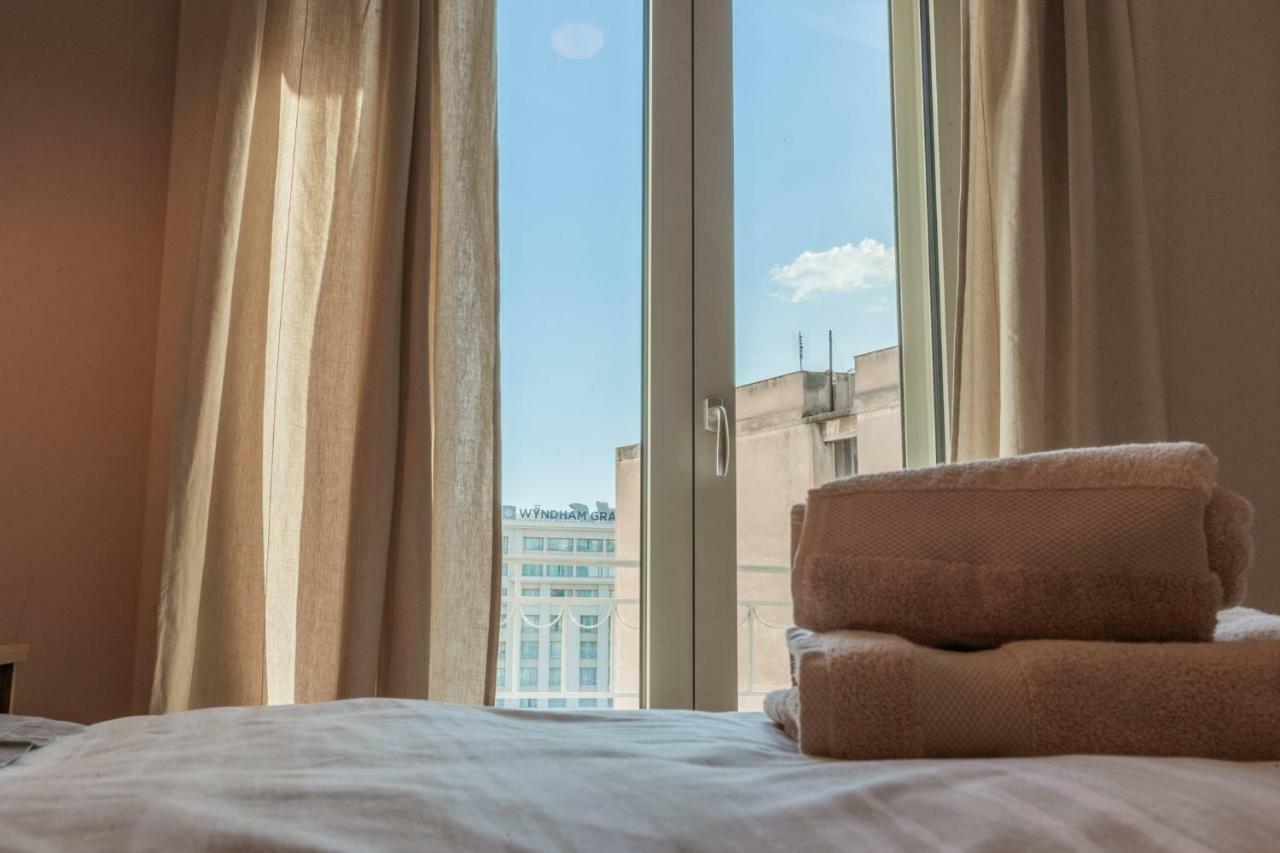 100M2 Luxury Apartment In The Heart Of Athens - Living Stone Emerald Bagian luar foto