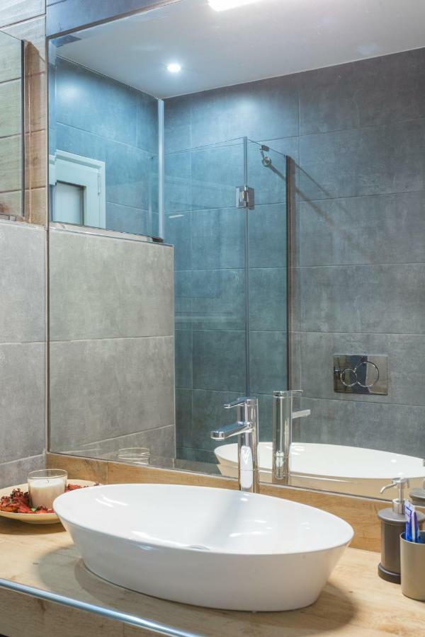 100M2 Luxury Apartment In The Heart Of Athens - Living Stone Emerald Bagian luar foto