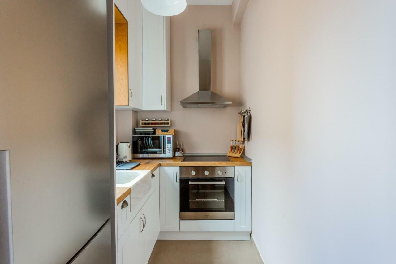 100M2 Luxury Apartment In The Heart Of Athens - Living Stone Emerald Bagian luar foto
